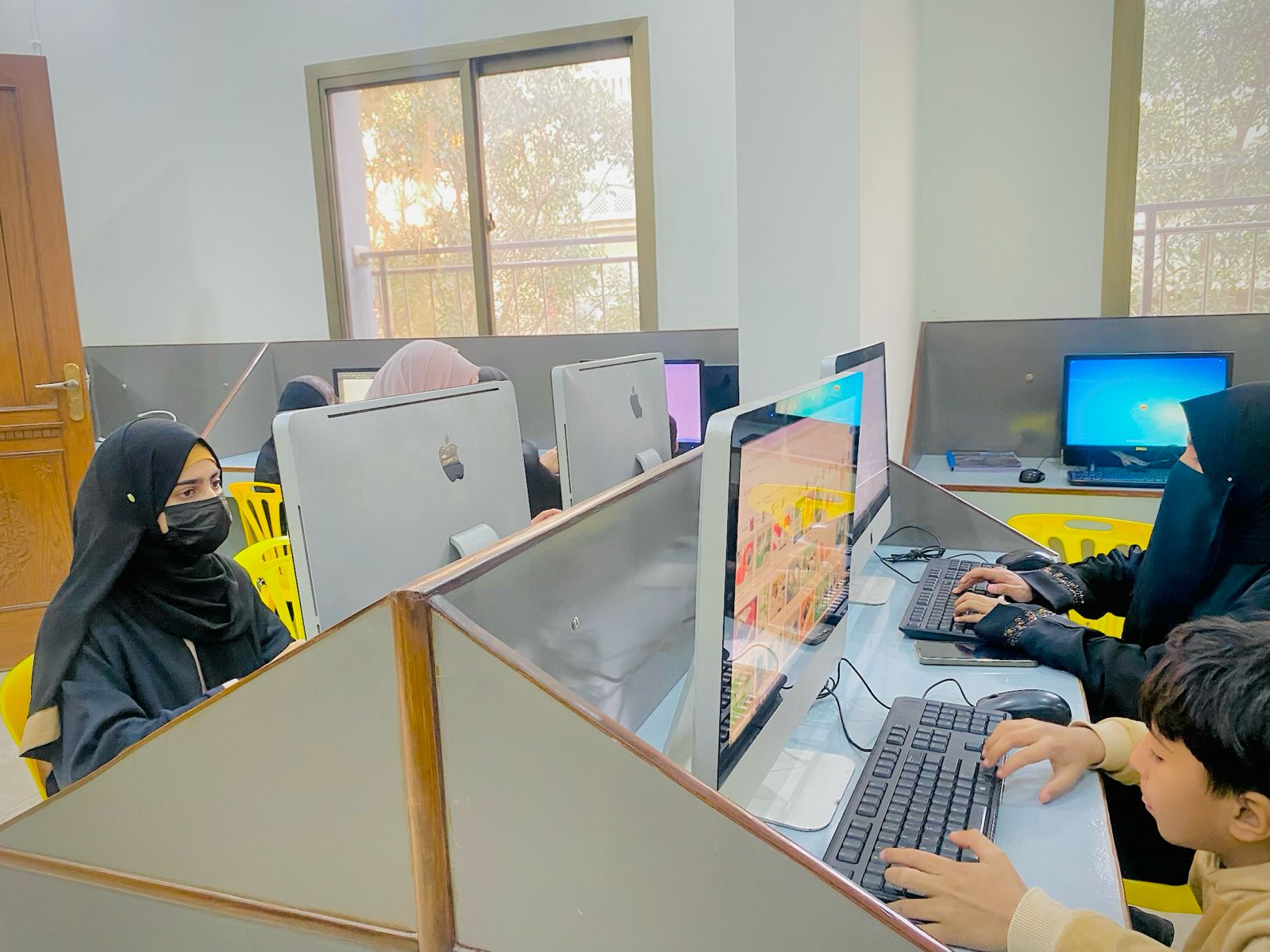 CBLA students in computer lab